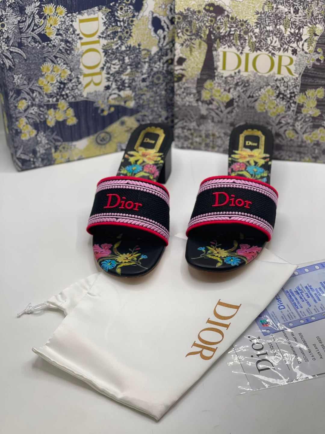 CD embroidered heel