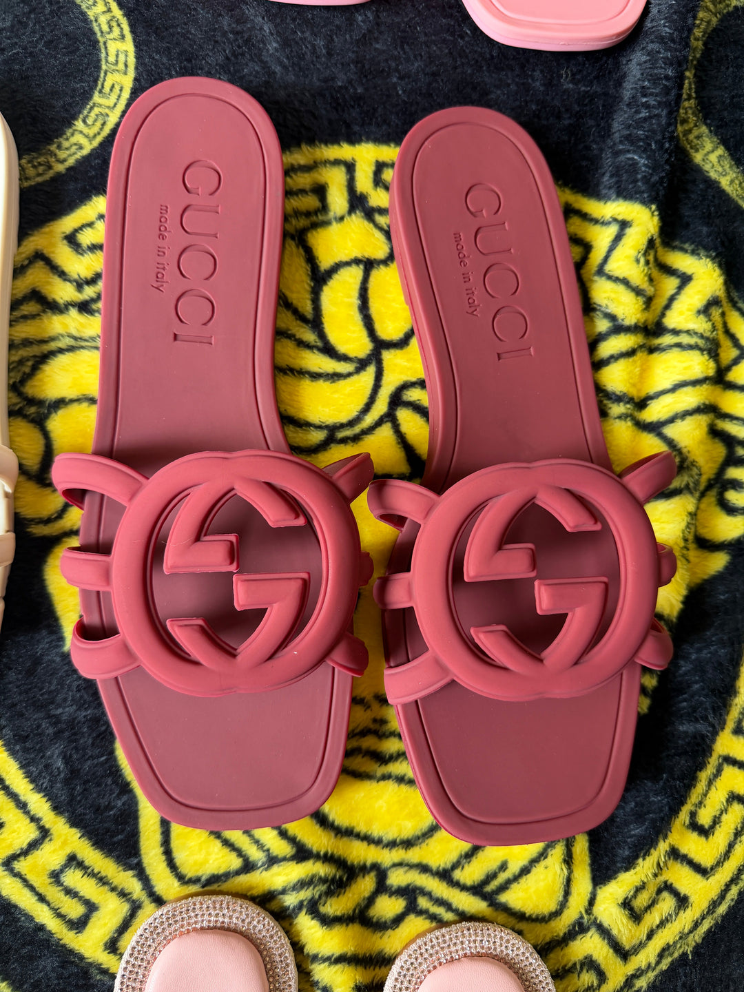 G brand slipper