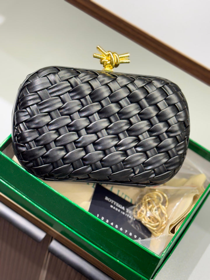 btega knot clutch