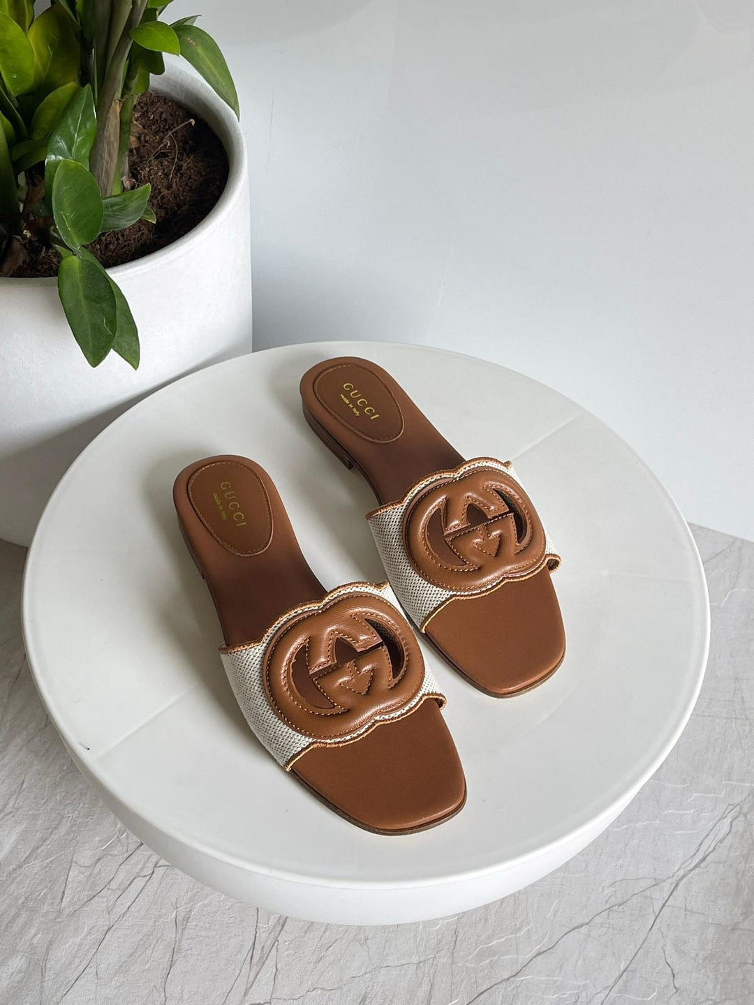 guci famous brand slipper