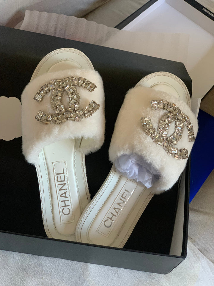 Chanl slipper