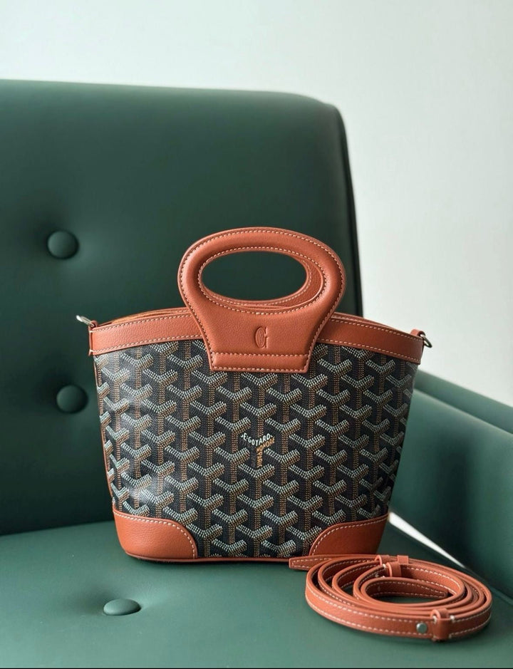 Gyrd handbag