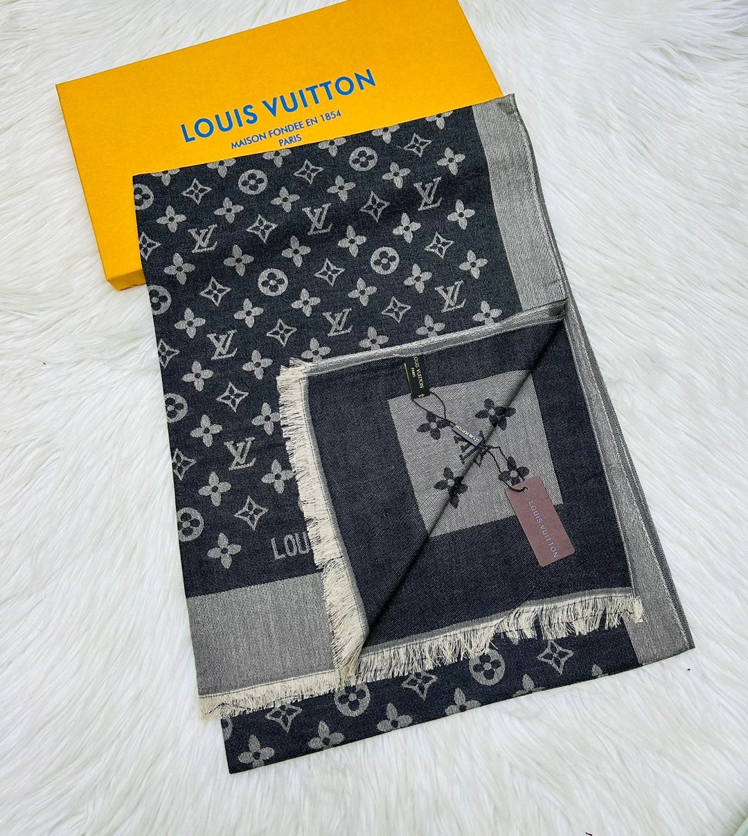 Lv  scarf