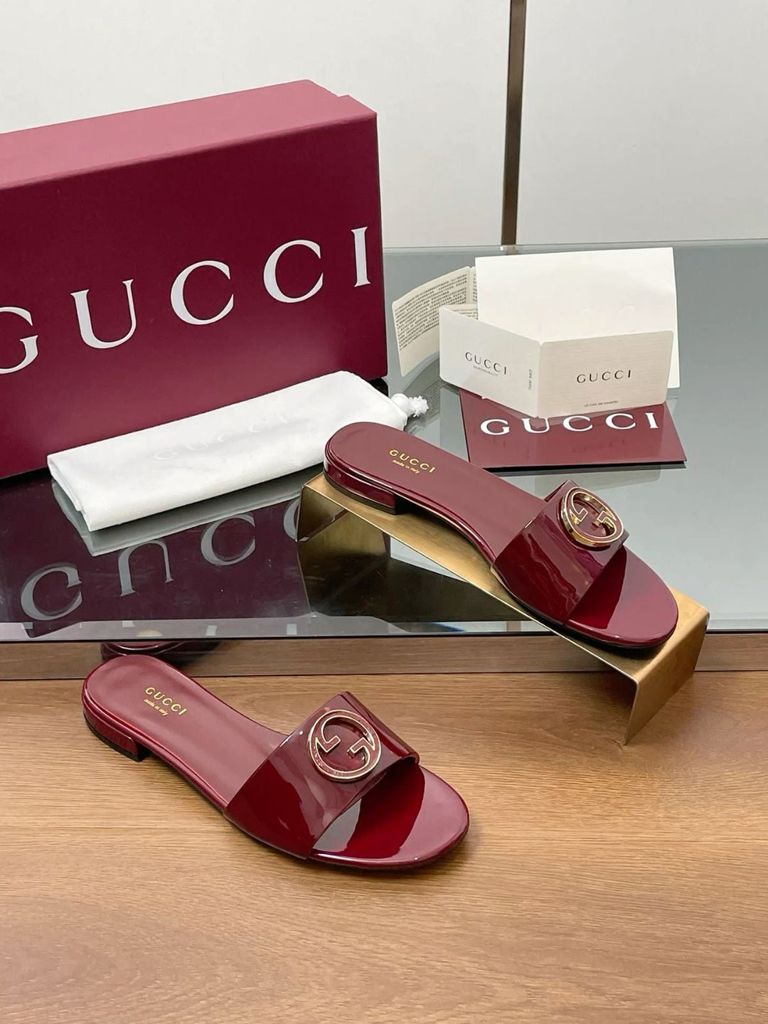 Guci famous slippers