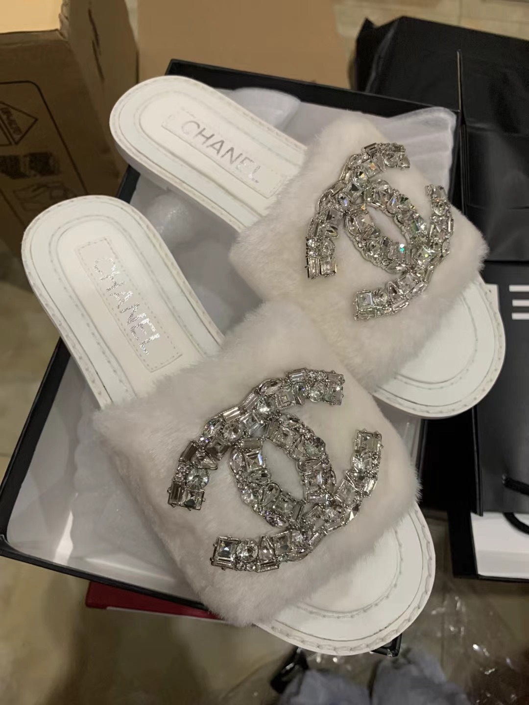 Chanl slipper