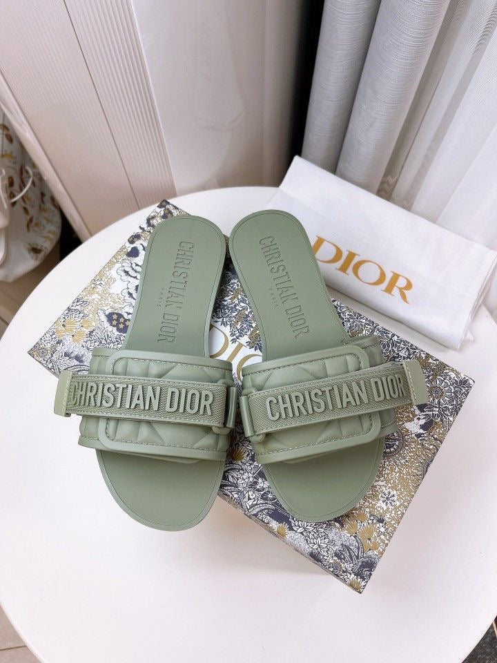 Cd slipper