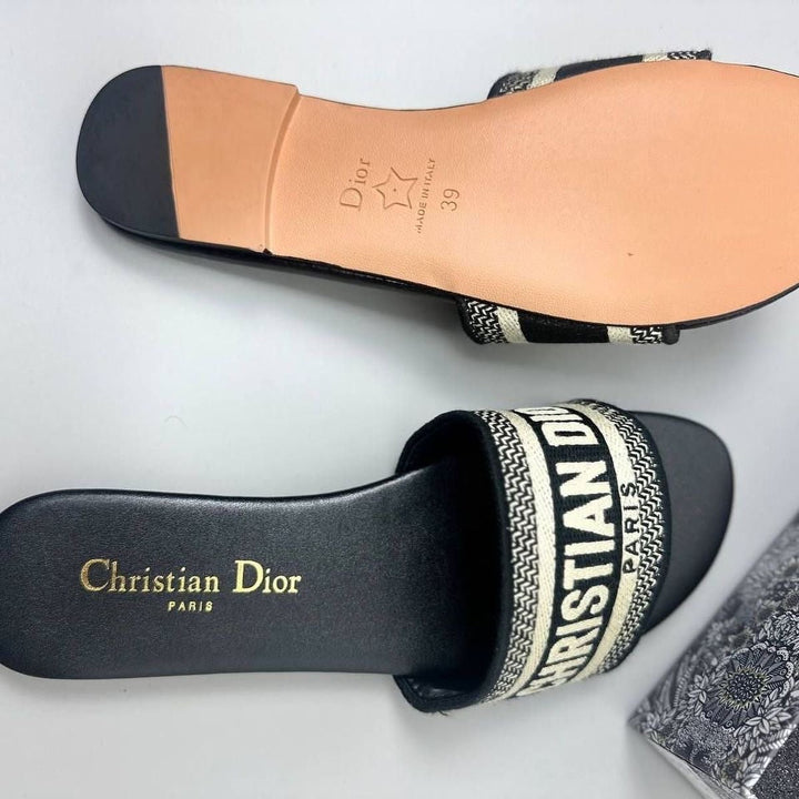 CD SLIPPER